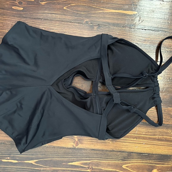 Adore Me black swimsuit with cutout -M - Picture 2 of 3